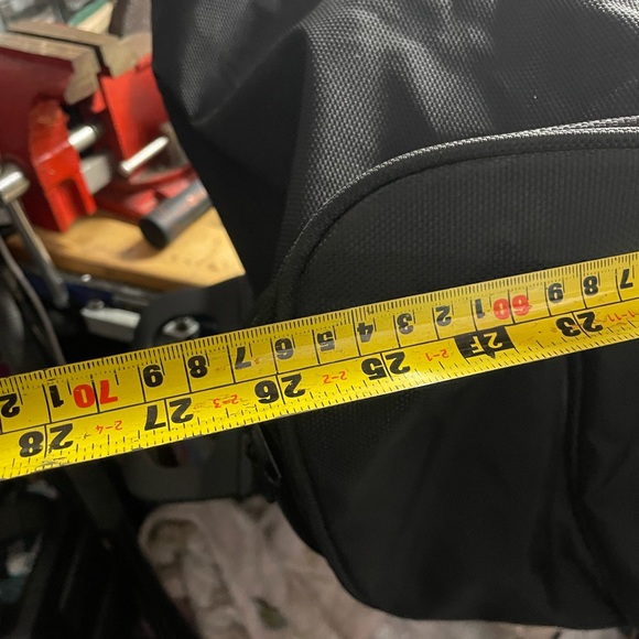 Doufle Bag With Wheels 
And shoulder strap - Picture 6 of 12